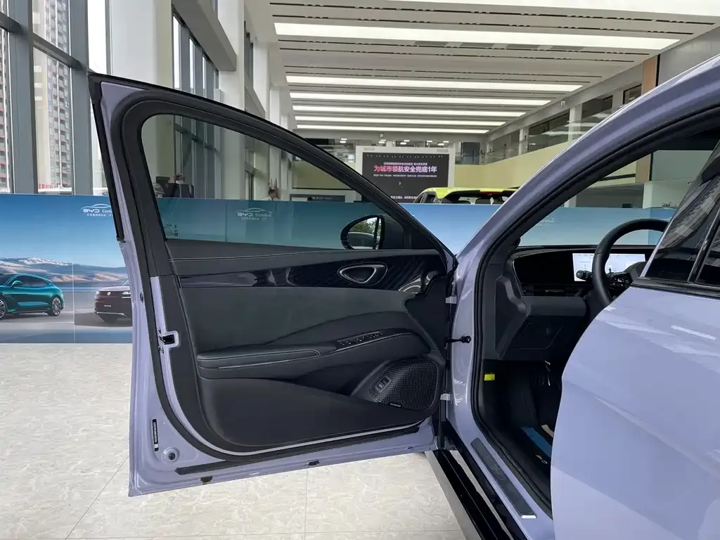 BYD Seal — фото 9