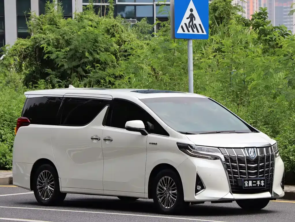 Toyota Alphard — фото 8