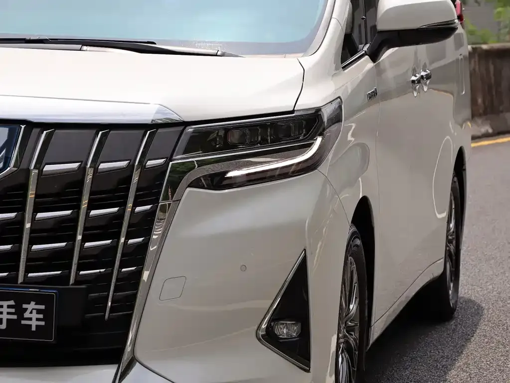 Toyota Alphard — фото 4