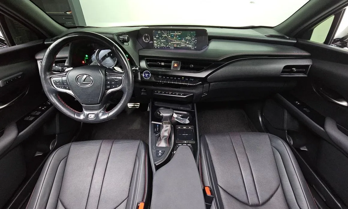 Lexus UX — фото 7