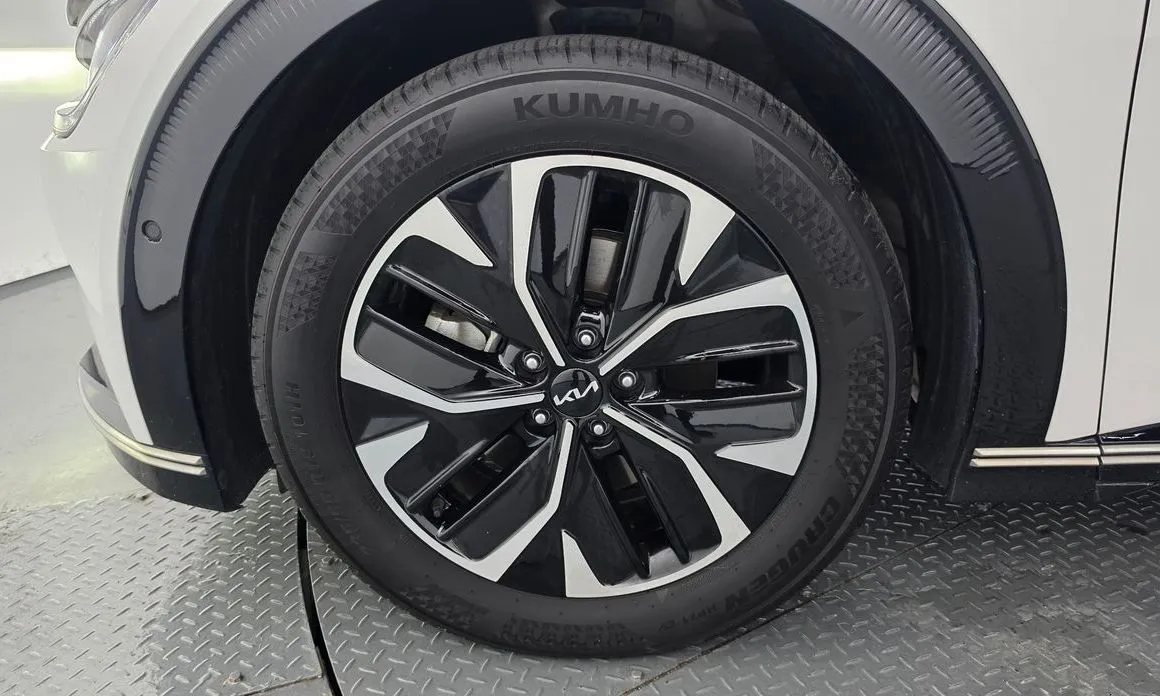 Kia EV6 — фото 8