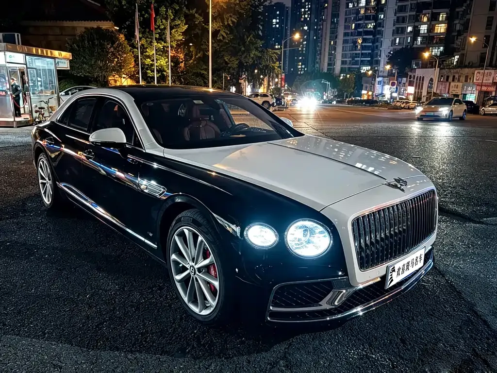 Bentley Flying Spur — фото 1