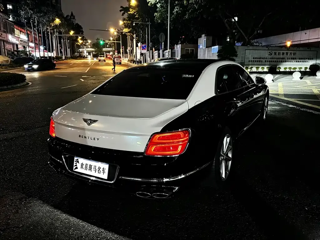 Bentley Flying Spur — фото 8