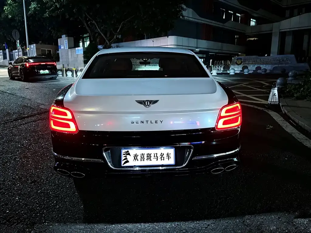 Bentley Flying Spur — фото 3
