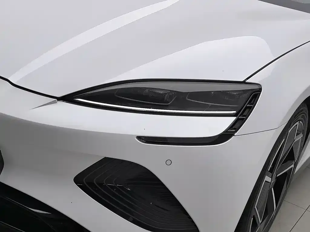 BYD Seal — фото 10