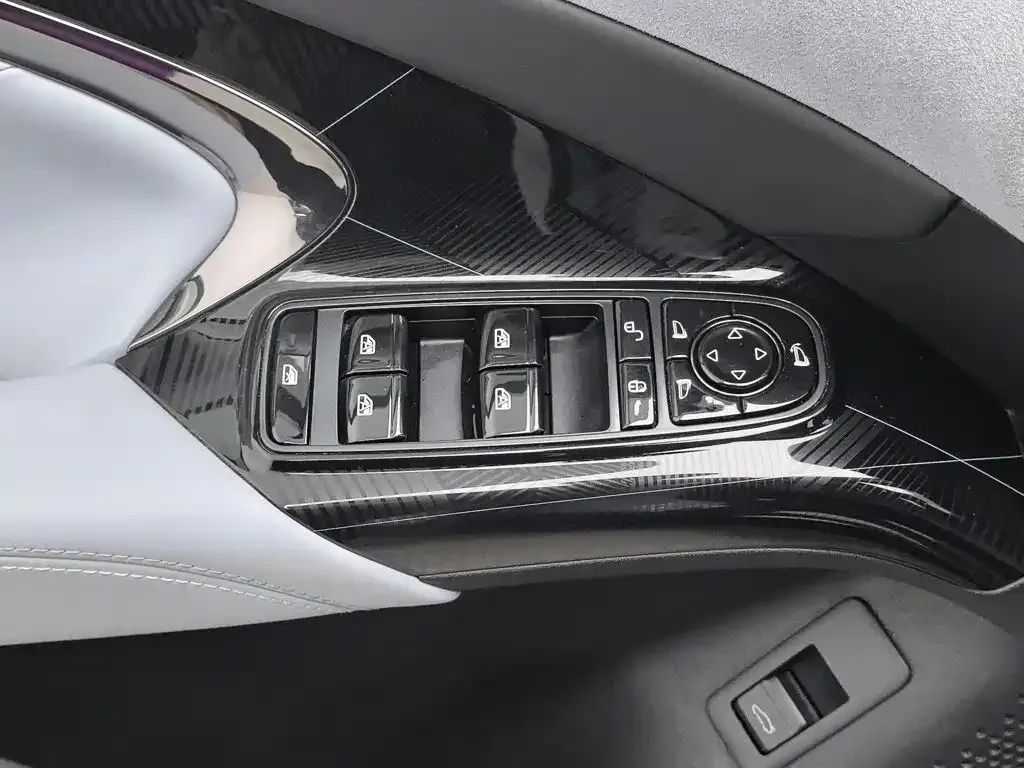 BYD Seal — фото 3