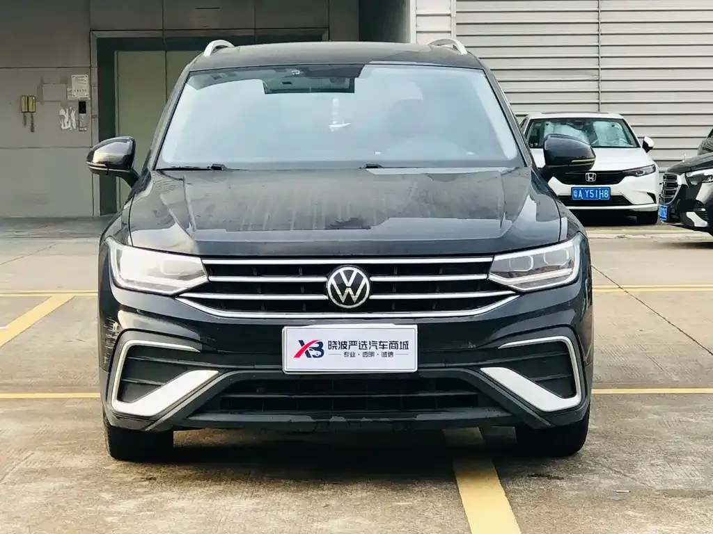 Volkswagen Tiguan L — фото 5
