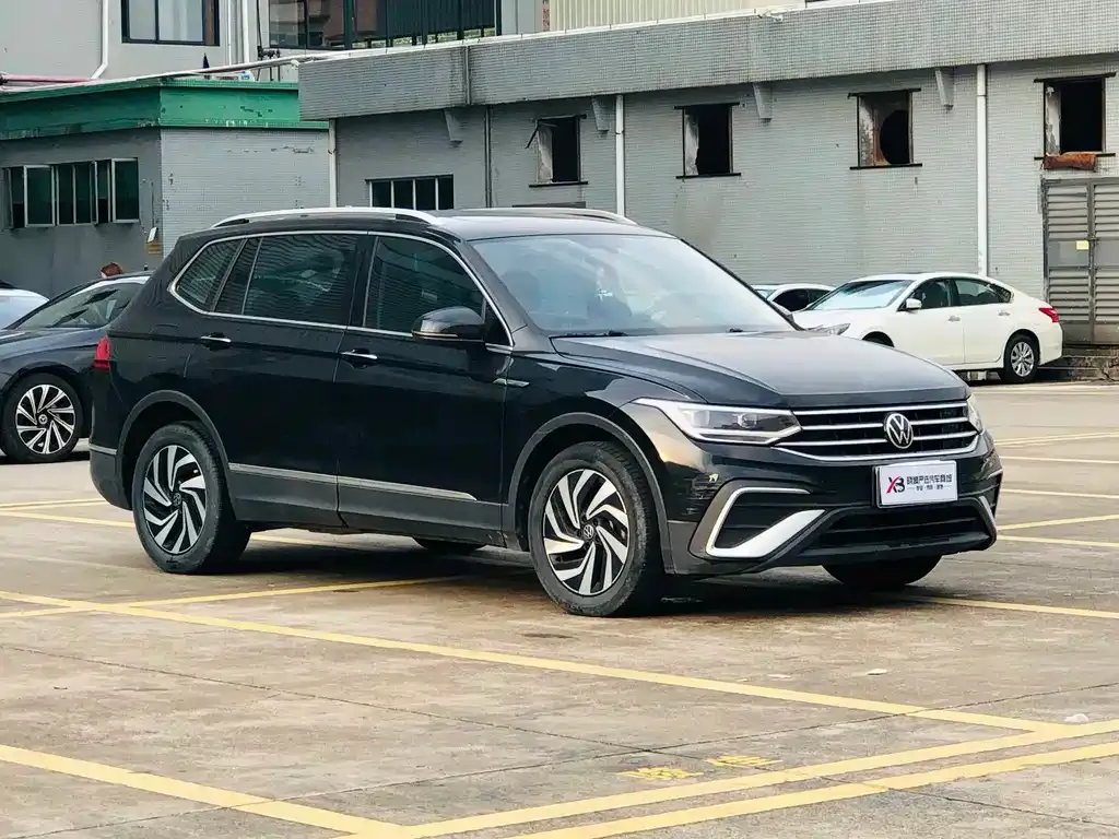 Volkswagen Tiguan L — фото 6