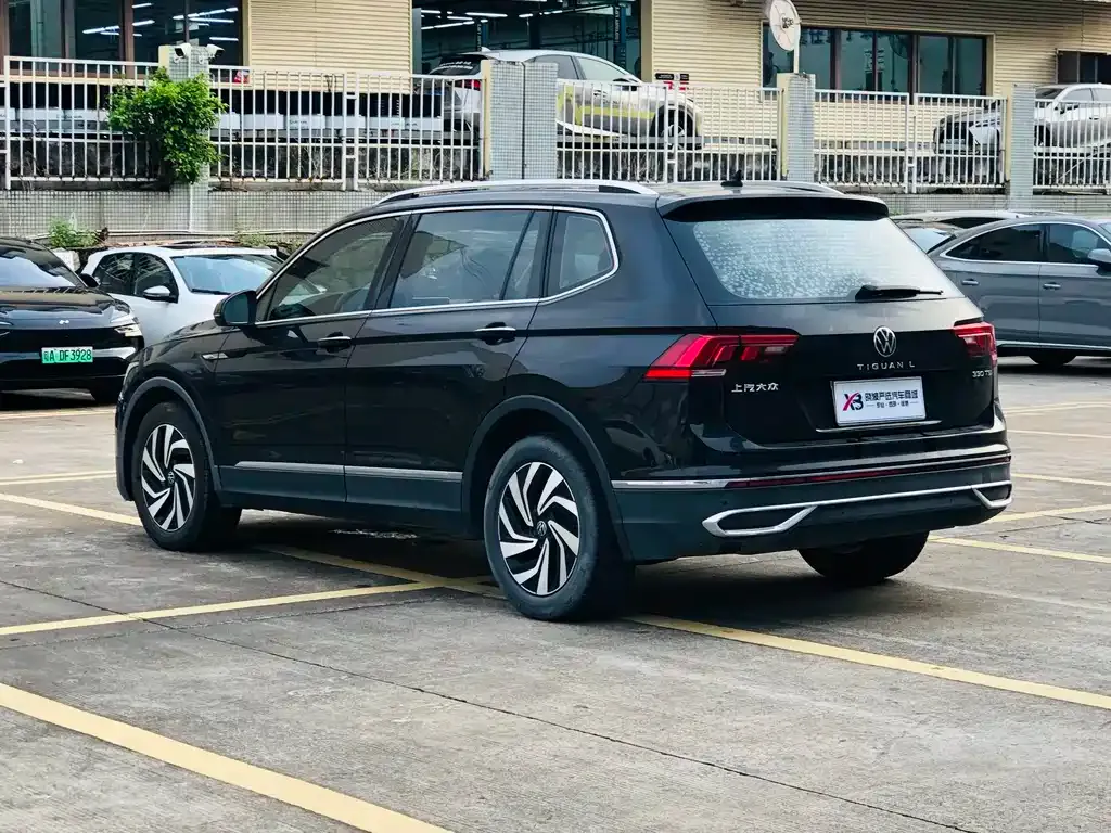 Volkswagen Tiguan L — фото 8