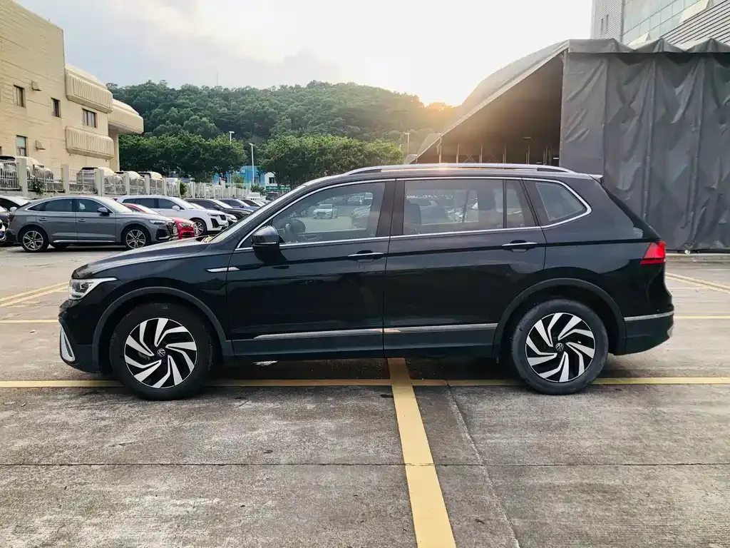 Volkswagen Tiguan L — фото 4