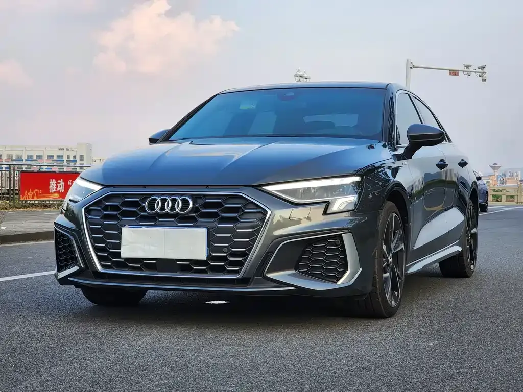 Audi A3 — фото 1