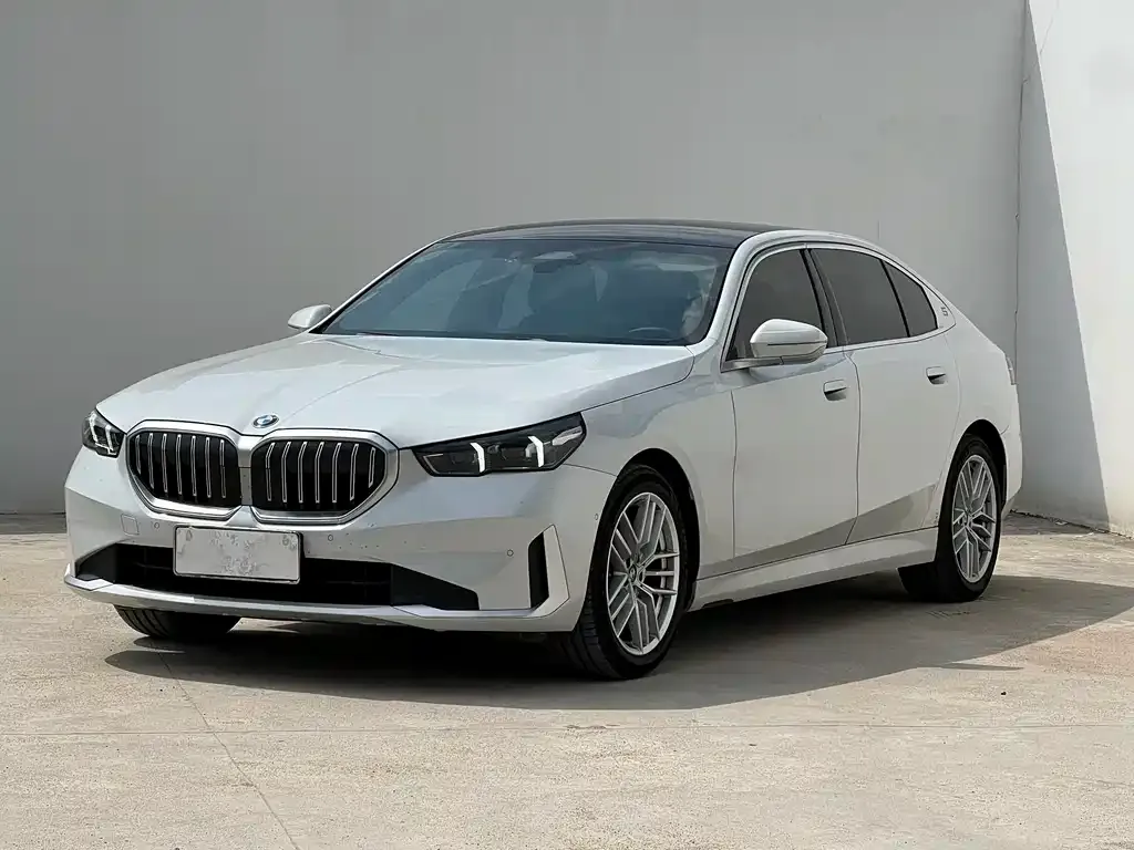 BMW 5 Series — фото 1