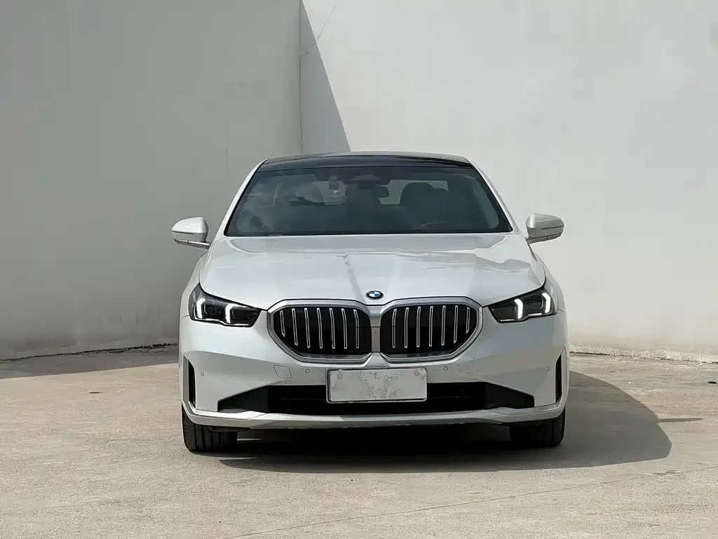 BMW 5 Series — фото 4