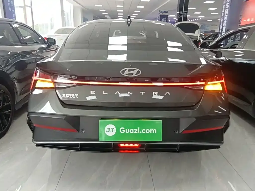 Hyundai Elantra — фото 5