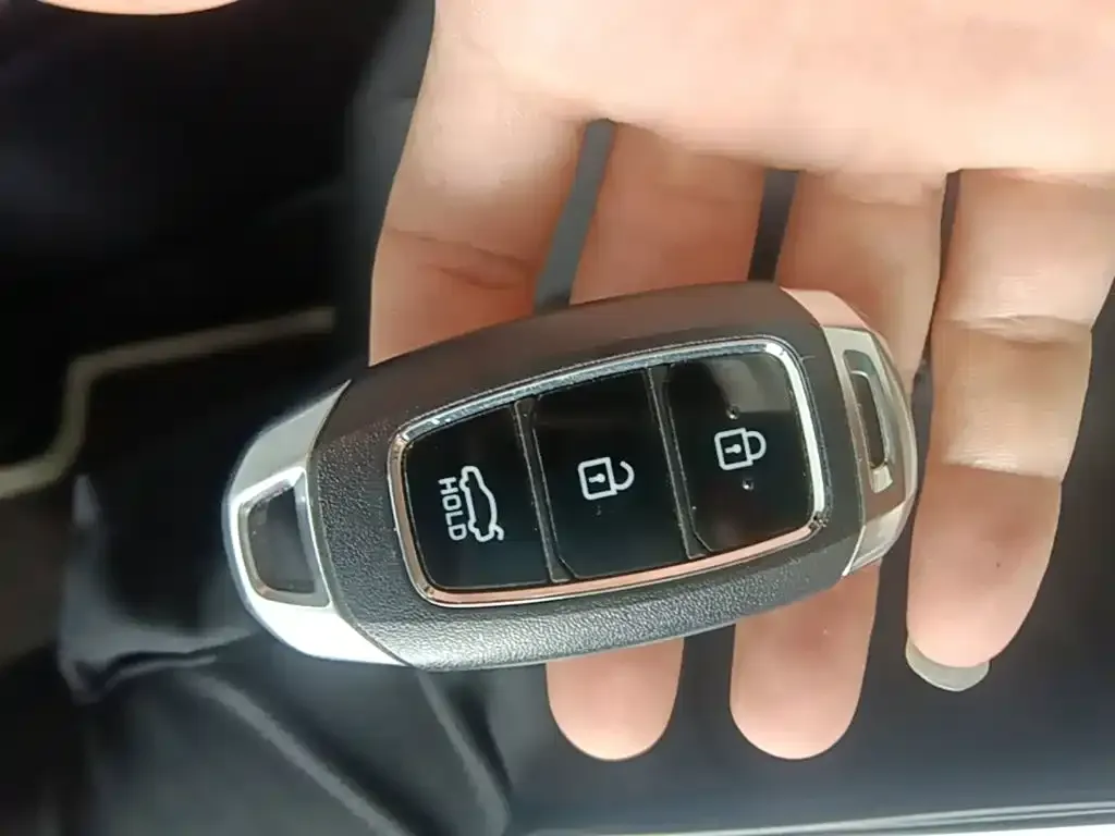 Hyundai Elantra — фото 3