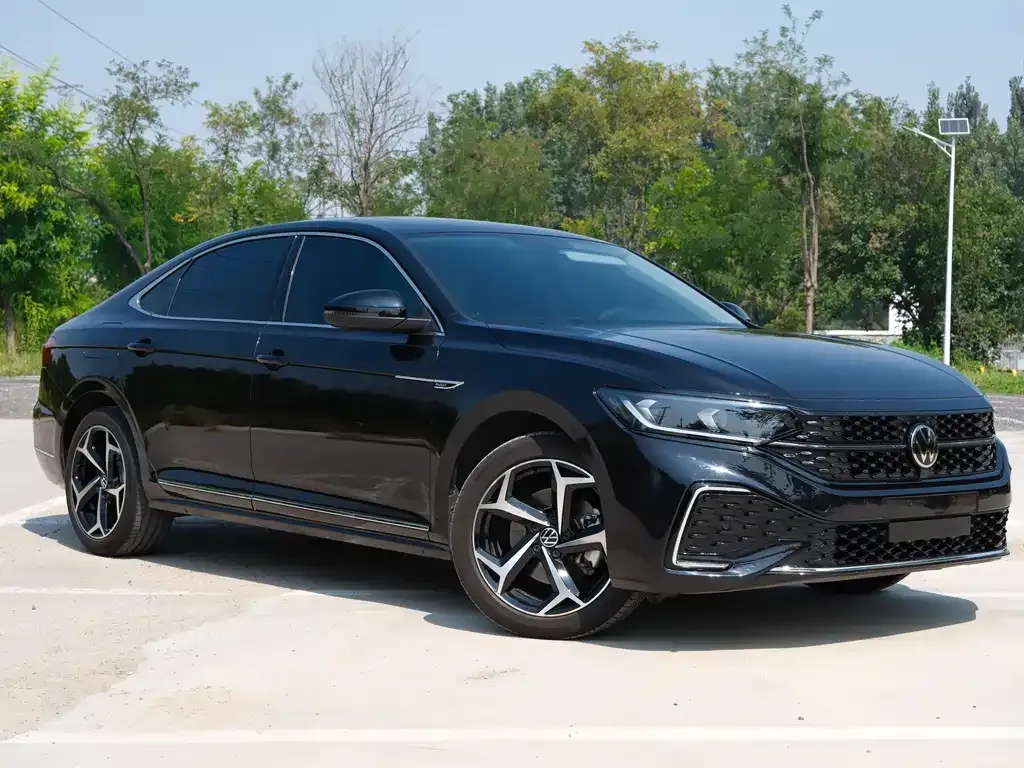 Volkswagen Passat — фото 1