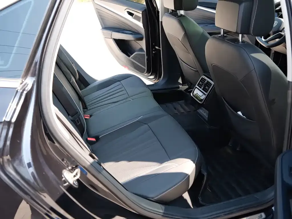 Volkswagen Passat — фото 4