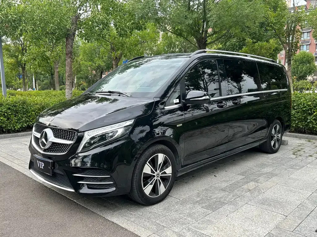 Mercedes-Benz V-Class — фото 1