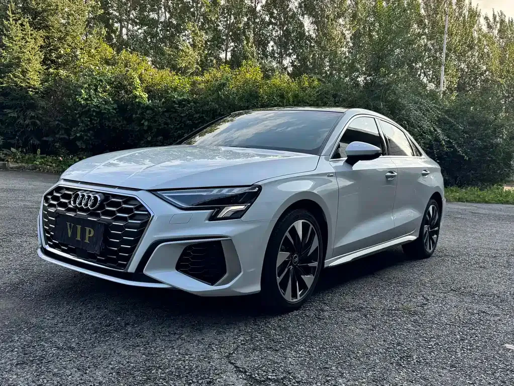 Audi A3 — фото 1
