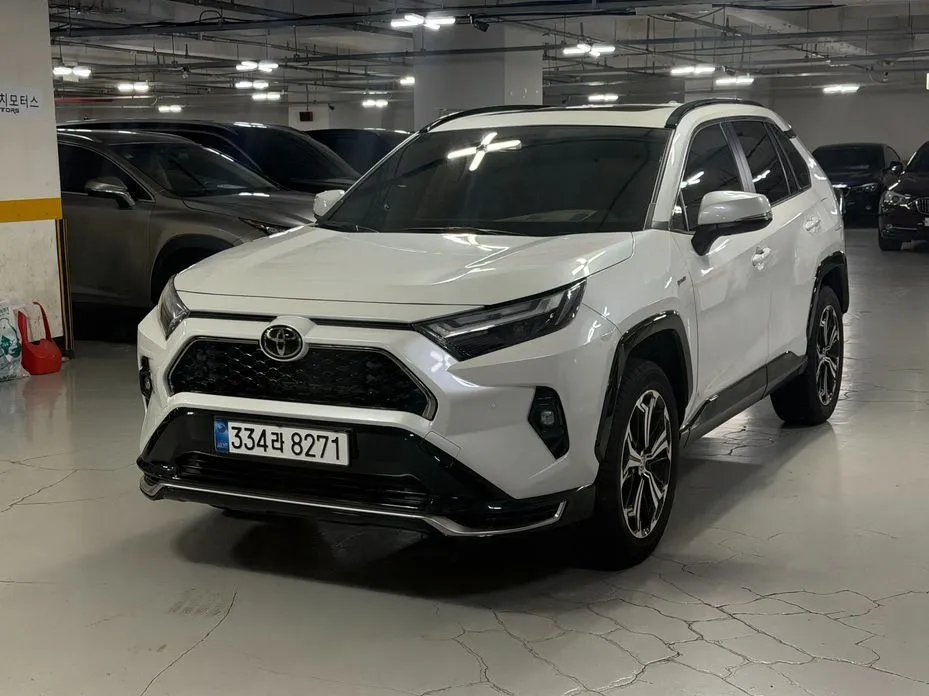 Toyota RAV4 — фото 1