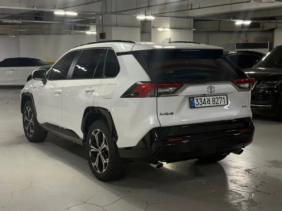 Toyota RAV4 — фото 8