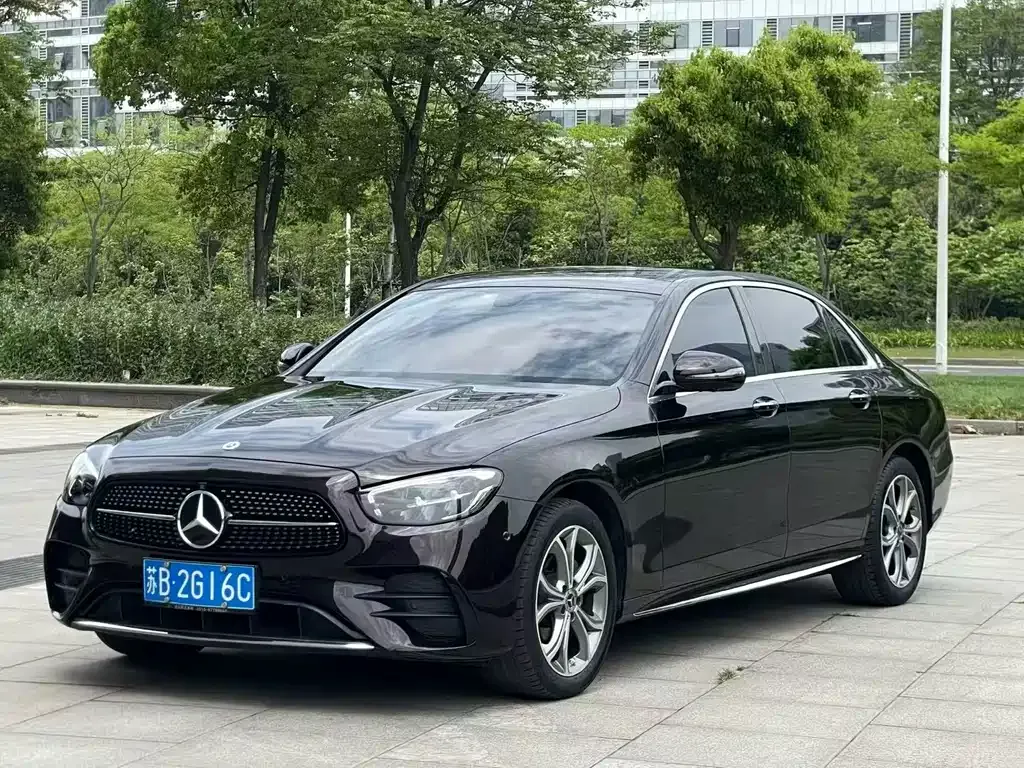 Mercedes-Benz E-Class — фото 1