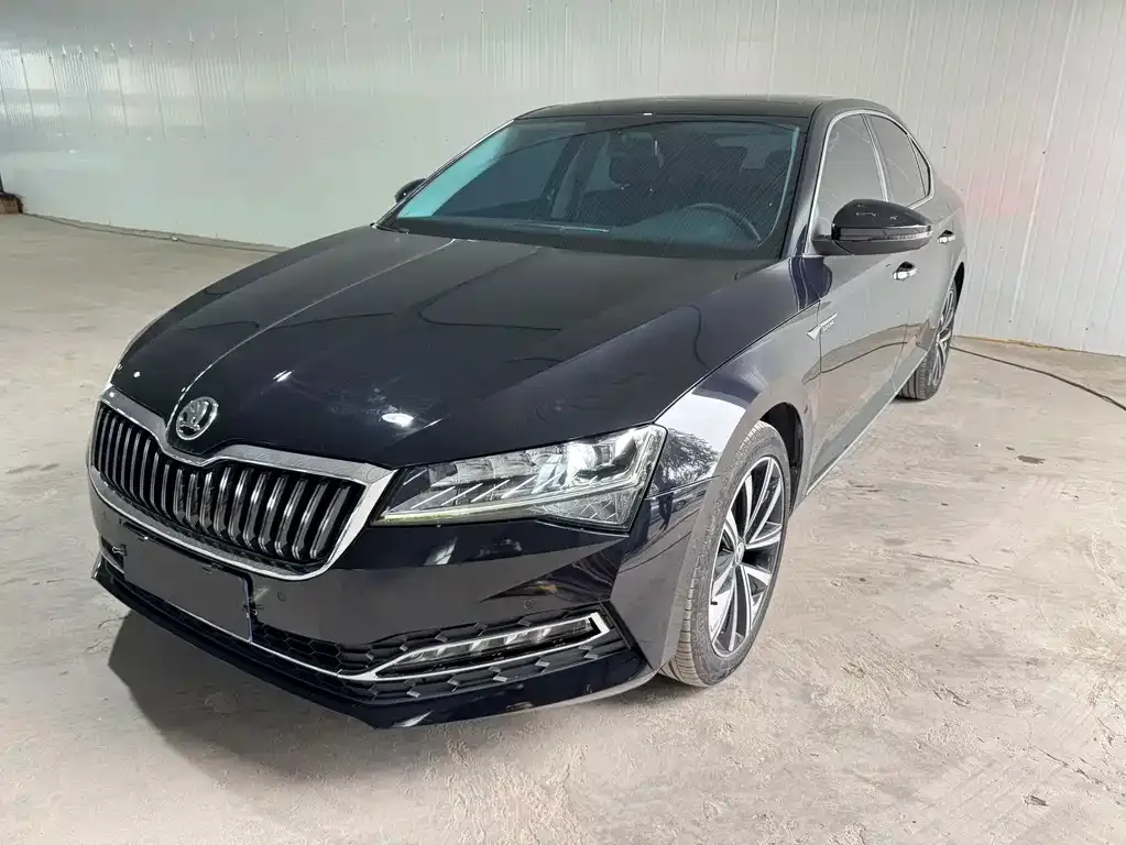 Skoda Superb — фото 1