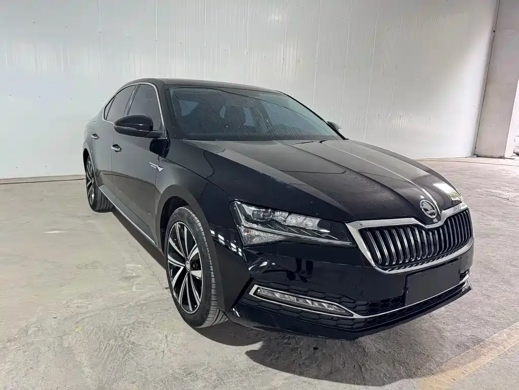 Skoda Superb — фото 8