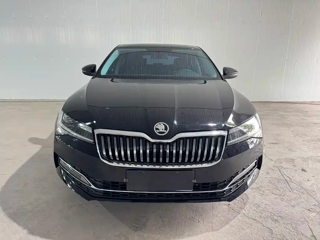 Skoda Superb — фото 2