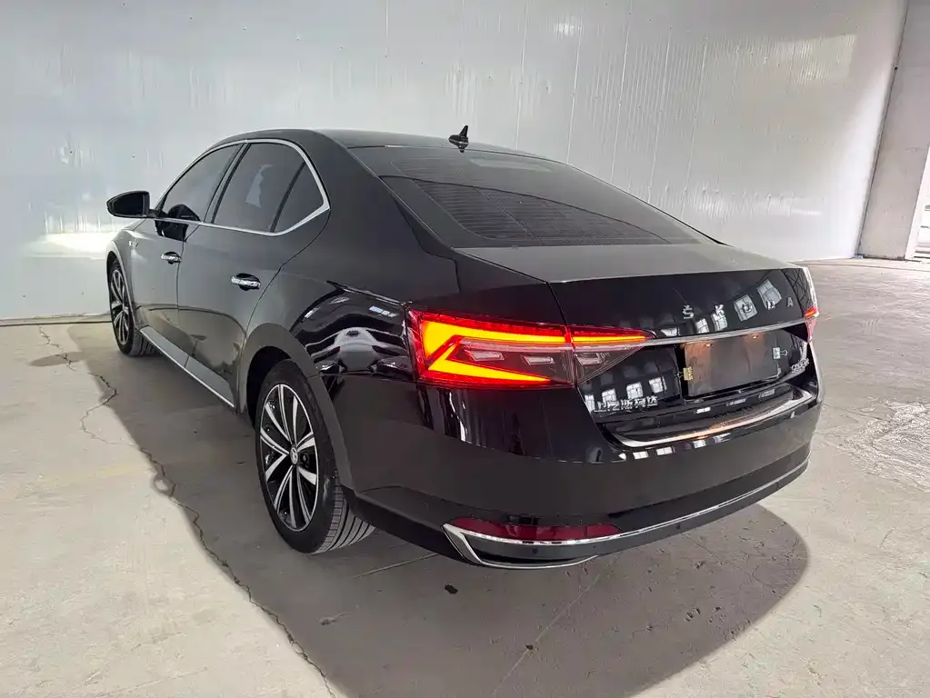 Skoda Superb — фото 6