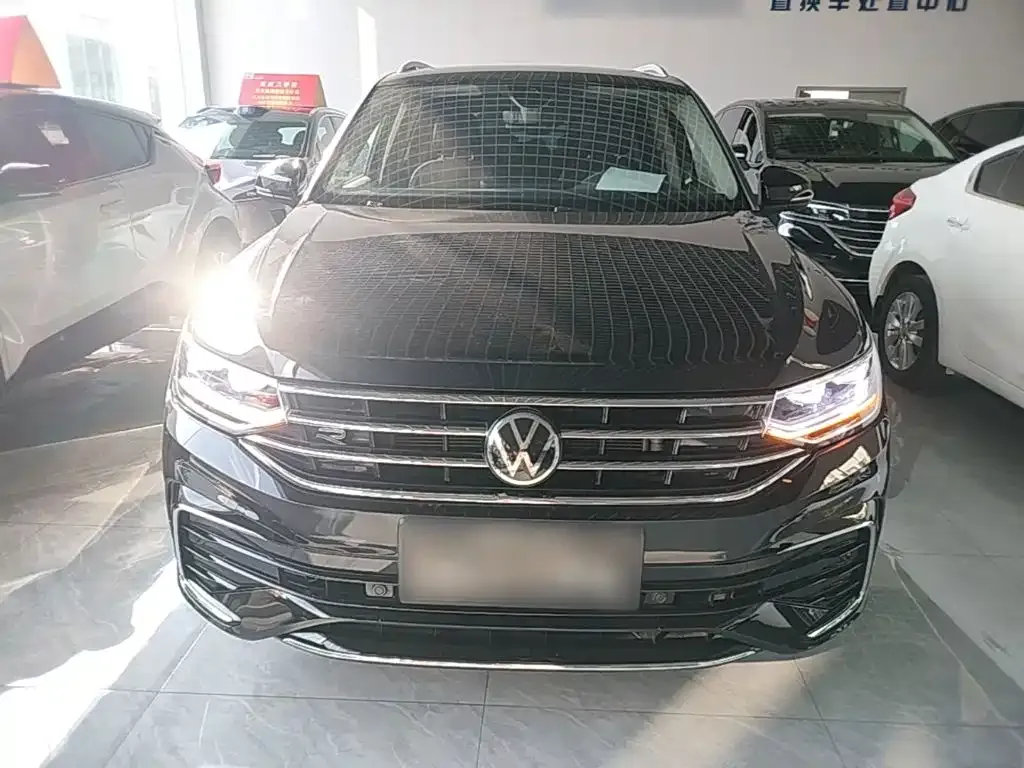 Volkswagen Tiguan L — фото 7