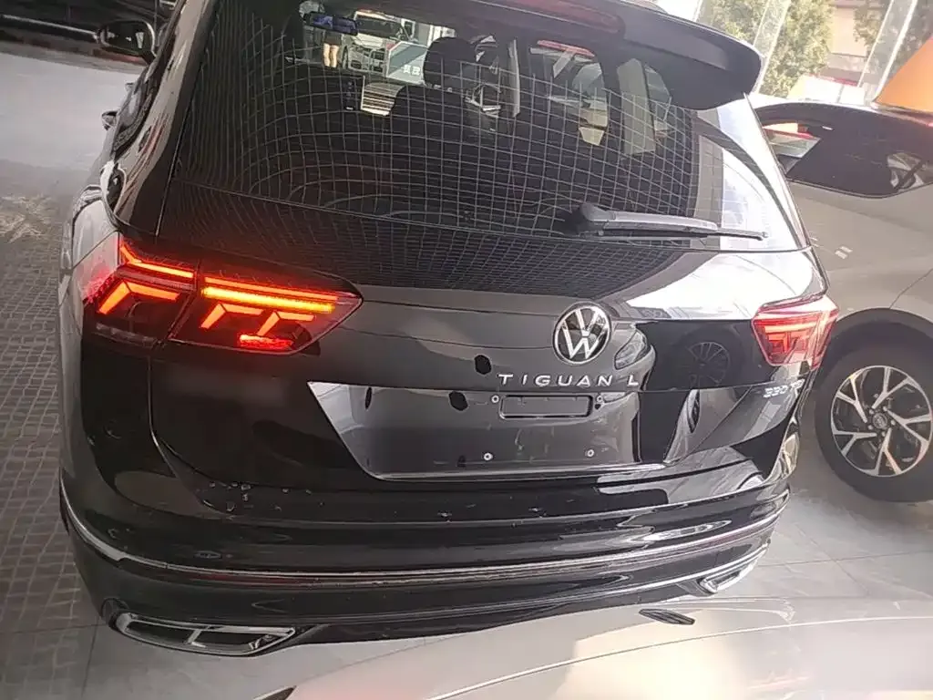 Volkswagen Tiguan L — фото 6