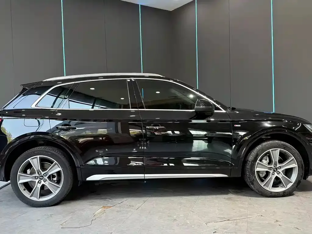 Audi Q5L — фото 10