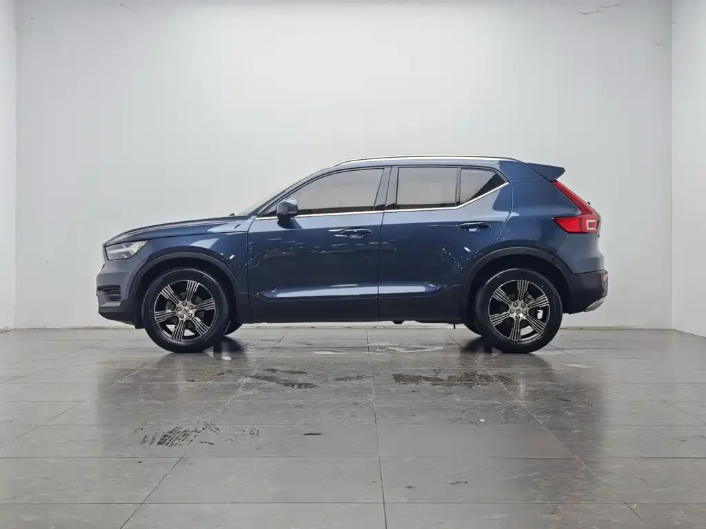 Volvo XC40 — фото 4