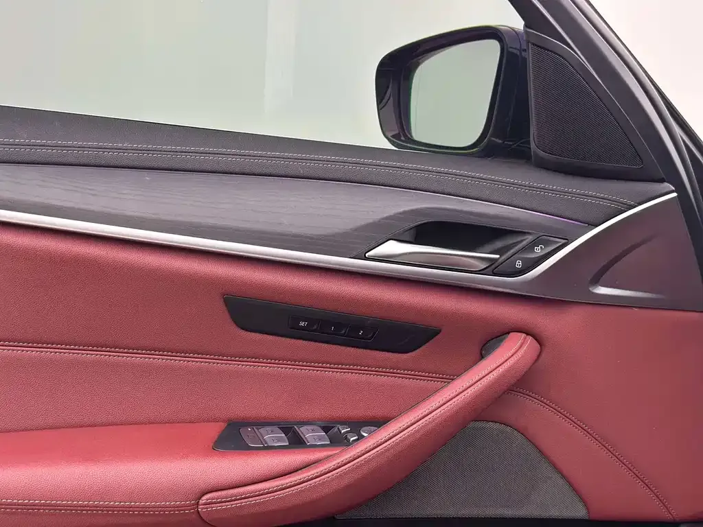 BMW 5 Series — фото 9