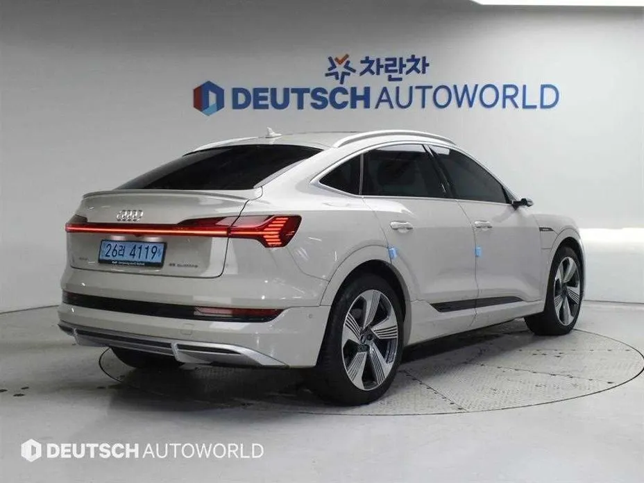 Audi e-tron — фото 3