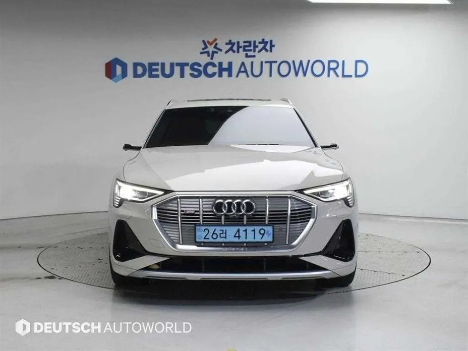 Audi e-tron — фото 5