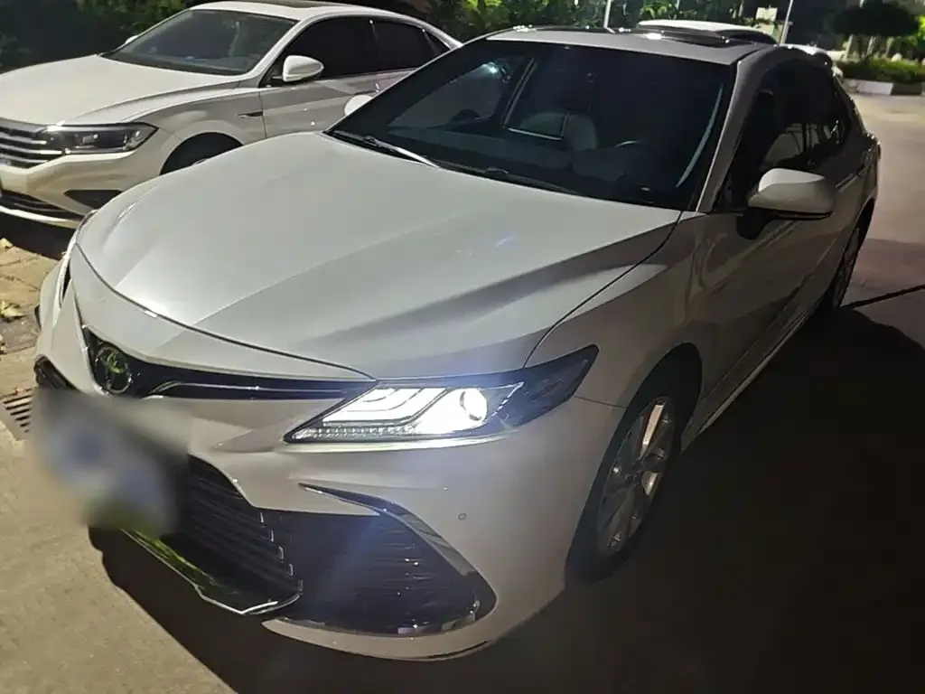 Toyota Camry — фото 9