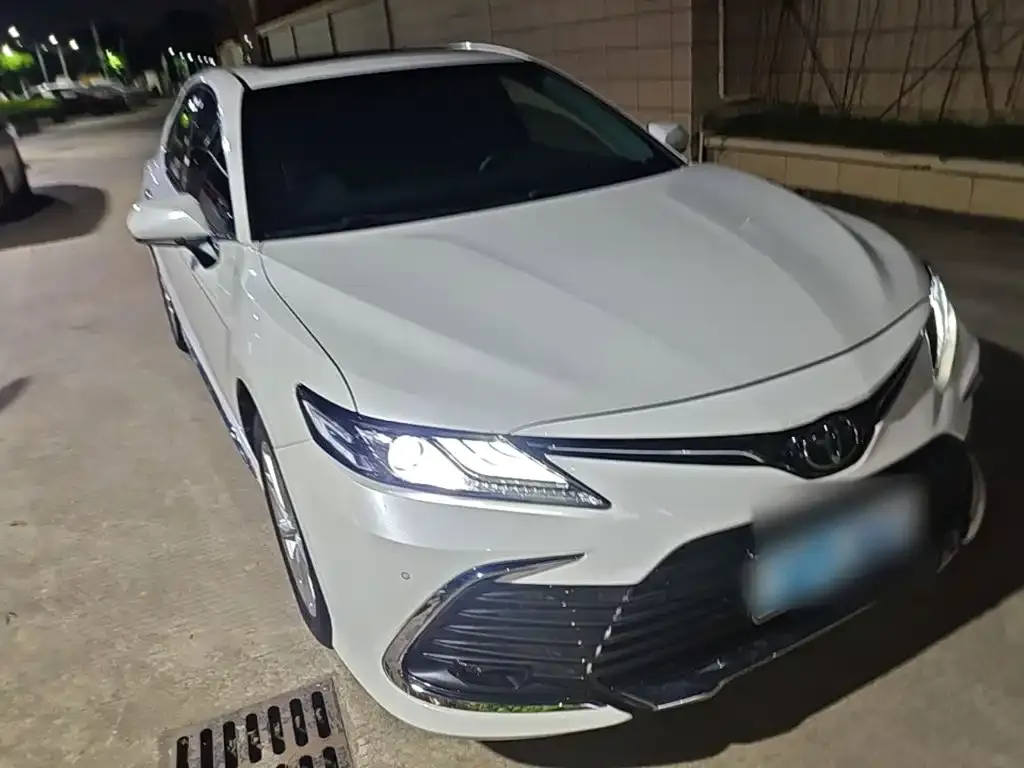 Toyota Camry — фото 5