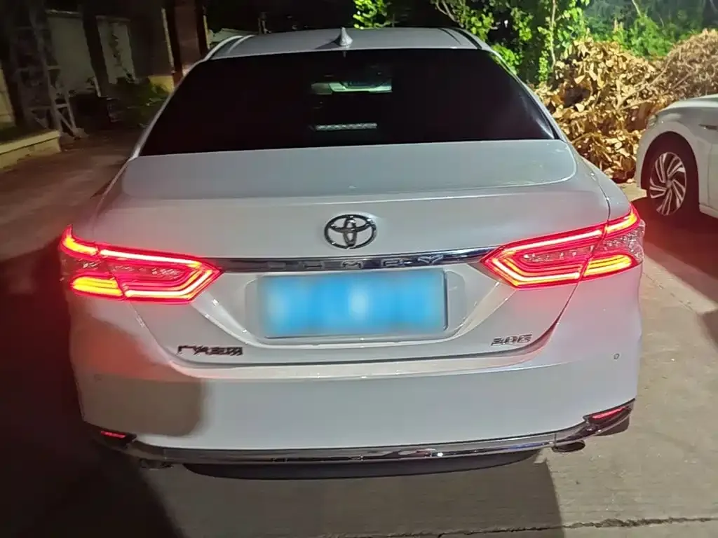 Toyota Camry — фото 10