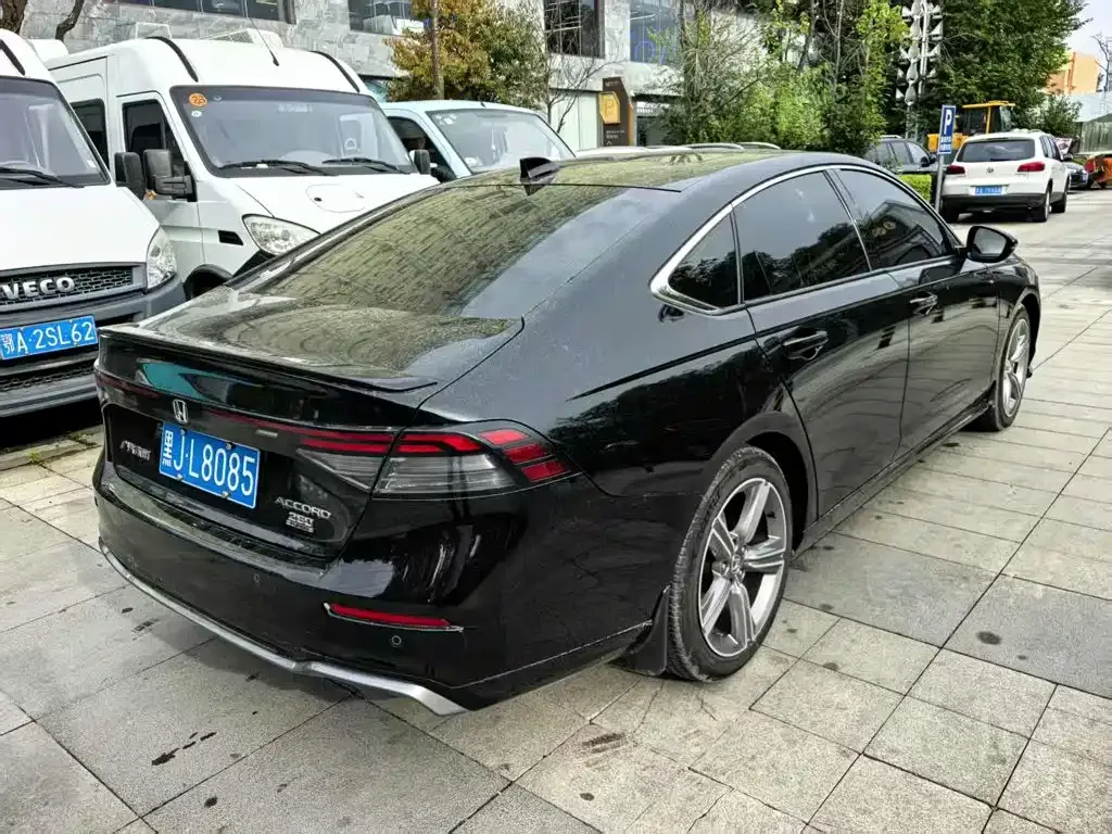 Honda Accord — фото 9