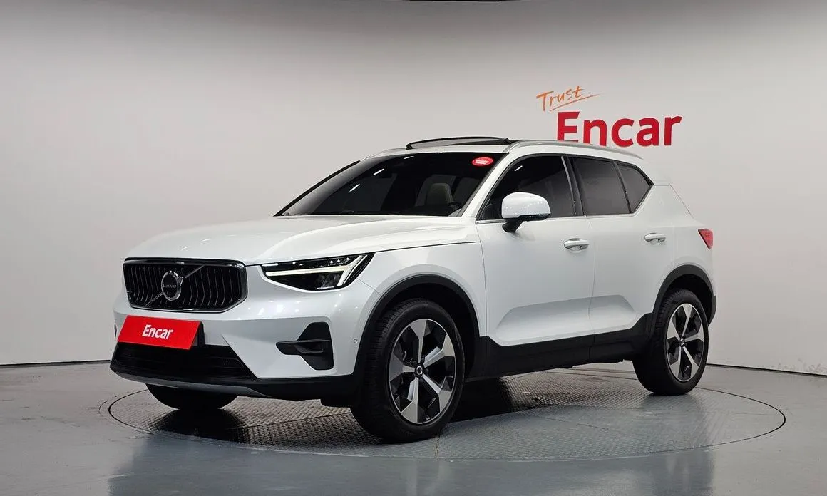 Volvo XC40 — фото 1