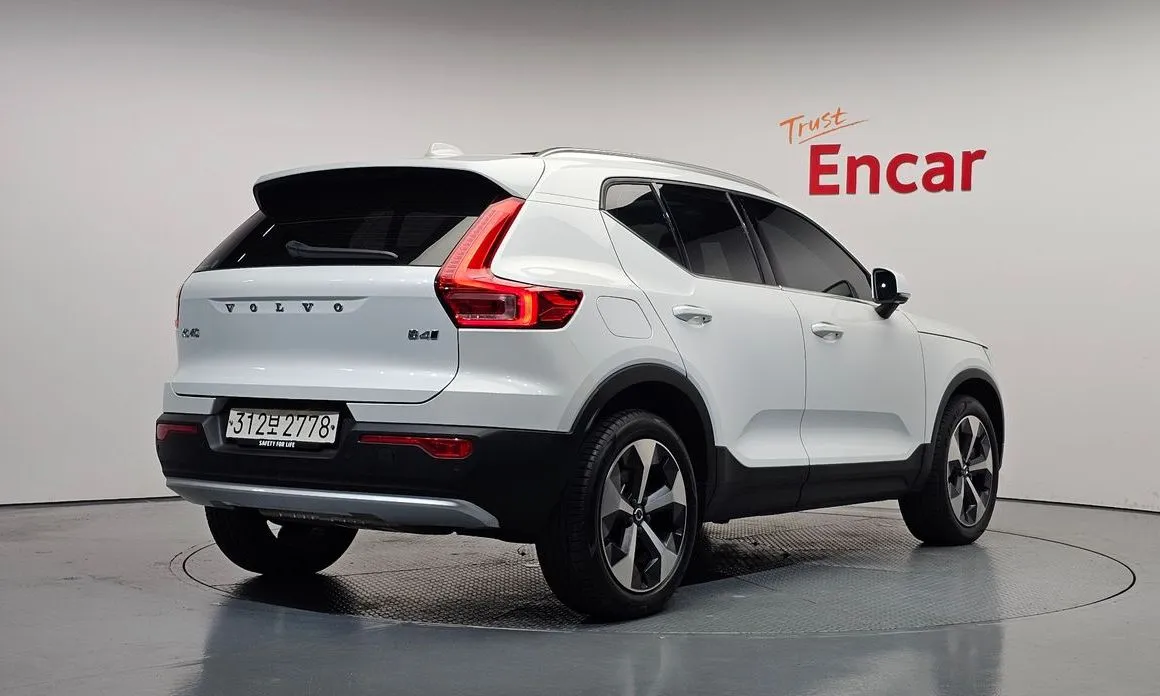 Volvo XC40 — фото 2