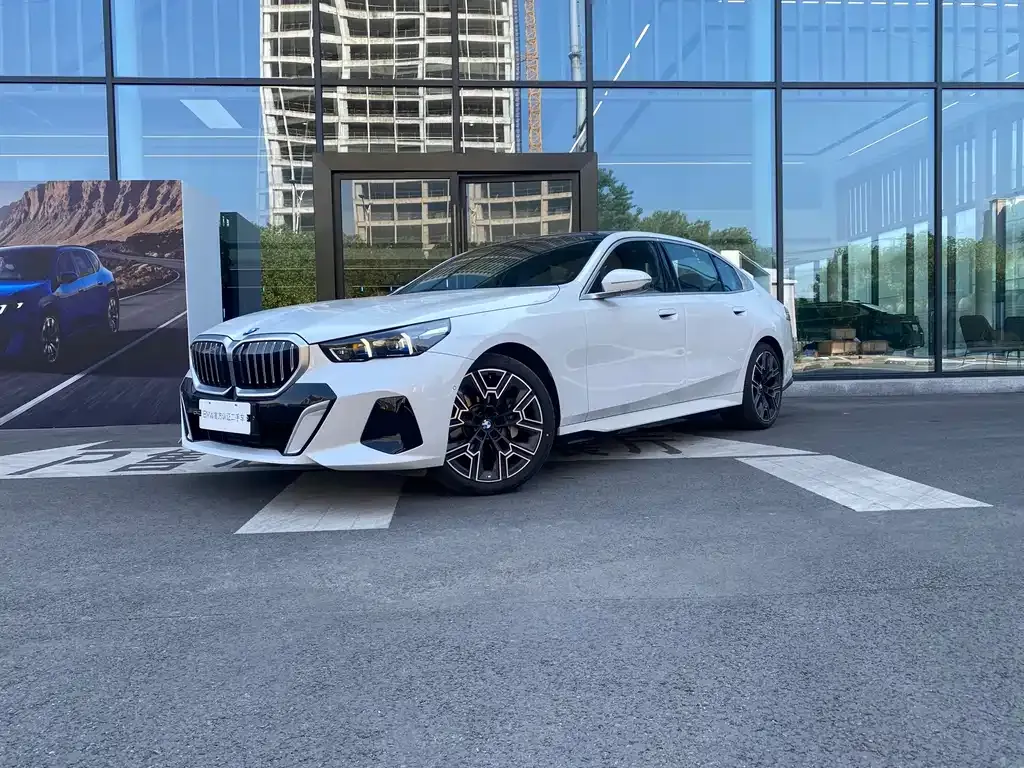 BMW 5 Series — фото 1