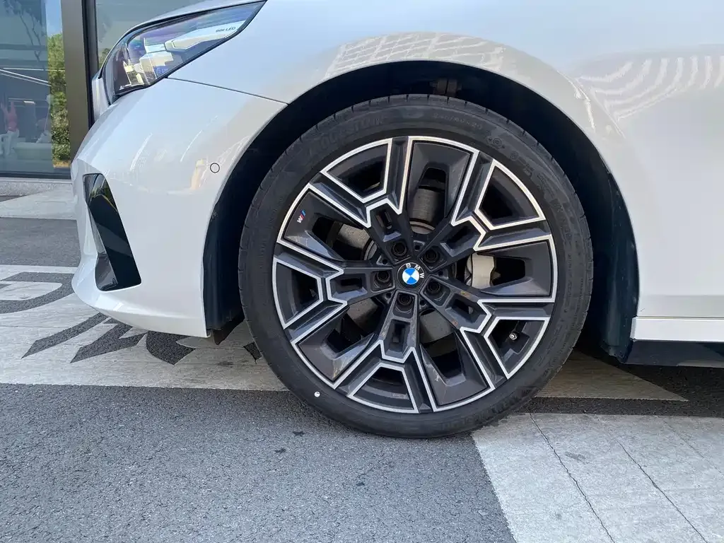 BMW 5 Series — фото 10