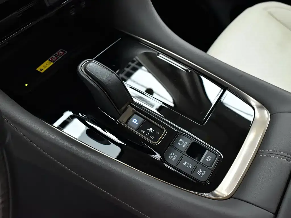 Toyota Alphard — фото 10