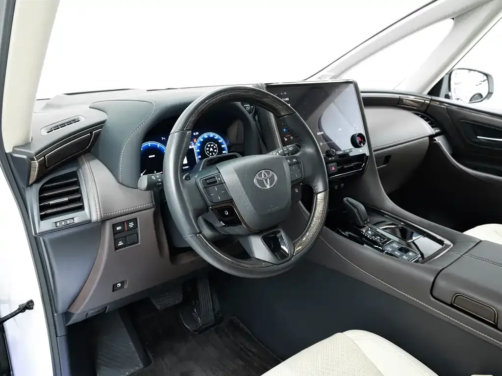Toyota Alphard — фото 9
