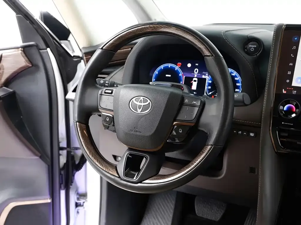 Toyota Alphard — фото 6