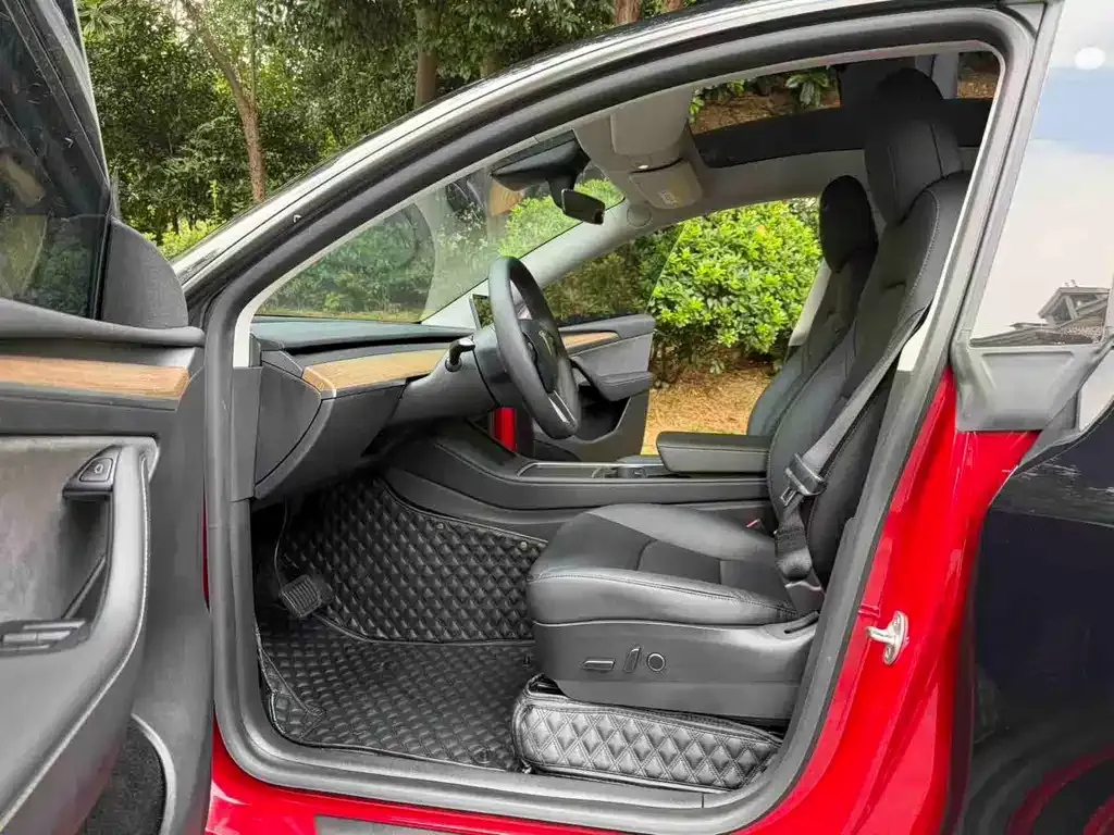 Tesla Model Y — фото 6