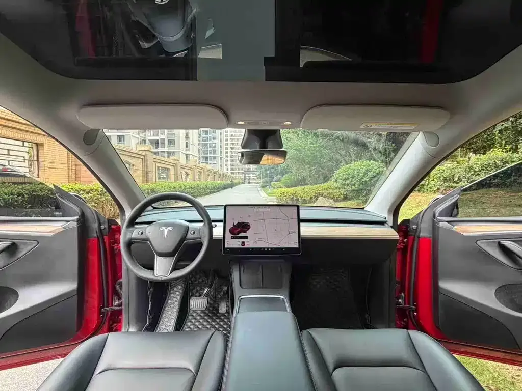 Tesla Model Y — фото 4